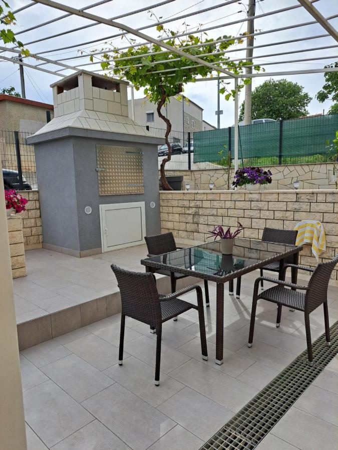 Apartment Deni Solin Exterior foto
